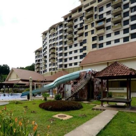 Puteri Beach Resort Port Dickson Eksteriør billede